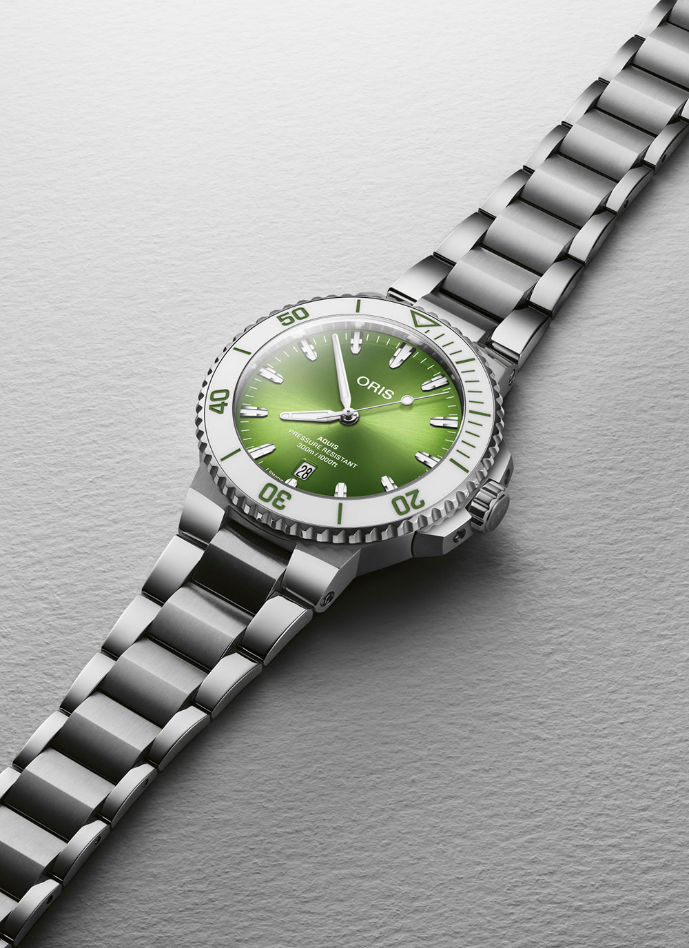 Oris Aquis Date Taste of Summer 41.5MM - 01 733 7787 4137-07 8 22 04PEB